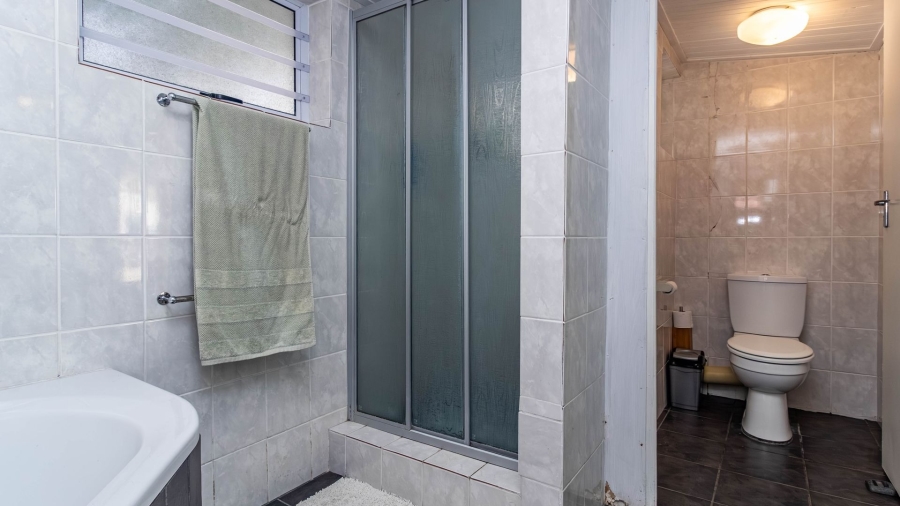 4 Bedroom Property for Sale in Perlemoenbaai Western Cape